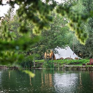 Marston Park - Luxury Lakeside Bell Tents Hotel Frome Exterior photo