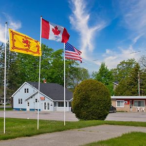 Maple Leaf Inn Kincardine Exterior photo