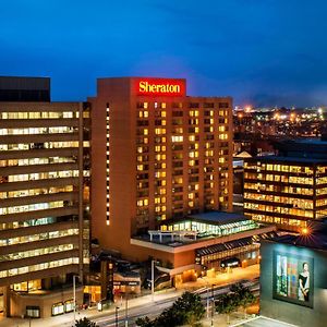 Sheraton Hamilton Hotel Exterior photo