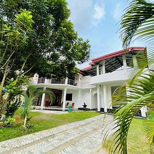 White Win Villa Elewela Exterior photo