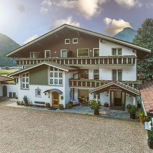 Garni Zimmerhofer Bed & Breakfast Campo Tures Exterior photo