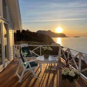 Aalesund Oceanview Villa Exterior photo