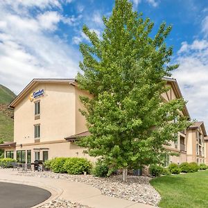 Comfort Inn & Suites Glenwood Springs On The River Exterior photo