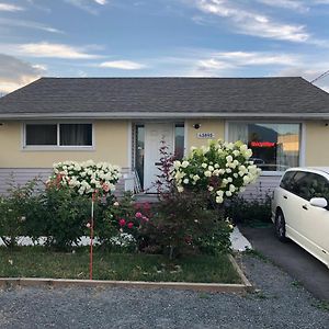 Shady Willow Guest House - For Tourists & Travellers Only, No Locals, Private Small Compact Rooms With Separate Entrance Chilliwack Exterior photo