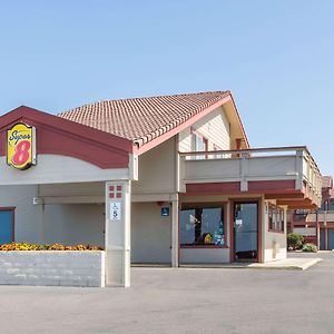 Super 8 By Wyndham Fort Bragg Exterior photo