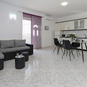 Enchanting Apartment In Ka Tel Gomilica Near Beach Kastela Exterior photo