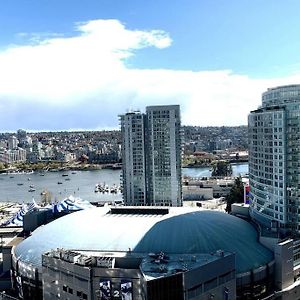 Downtown 3Br/2Ba+Views+Skytrain+Free Parking Apartment Vancouver Exterior photo