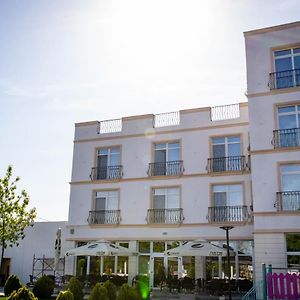 Unique Garden Hotel Brăila Exterior photo