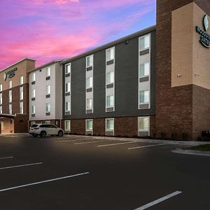 Woodspring Suites Milwaukee - Menomonee Falls Exterior photo