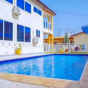 Pool House Retreat In Accra Apartment Exterior photo