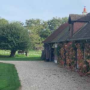 Une Chambre Au Pre Des Fees Bed & Breakfast Salbris Exterior photo