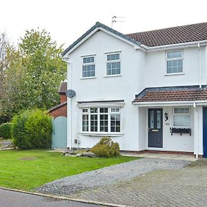 Huntsfield House- Stunning Modern 4 Bedroom House Suitable For Work And Leisure Stays Bamber Bridge Exterior photo