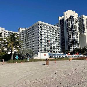 Spacious Studio On The Beach In Sunny Isles Beach, Fl Apartment Exterior photo