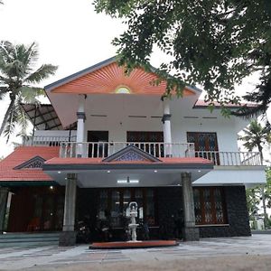 Ocean Queen Palace Poovar Apartment Exterior photo