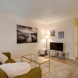 Fresno Apartment With Shared Grill And Dining Area Exterior photo