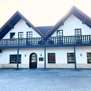 Gaestehaus Toenisvorst Hotel Exterior photo