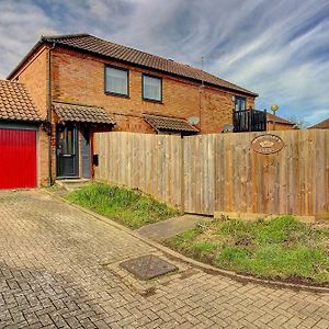 Milton Keynes - Neath Hill Apartment Exterior photo