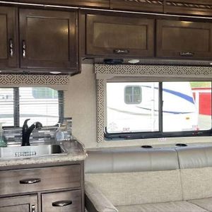 32 Ft Motorhome Sleeps 10 Springfield Exterior photo