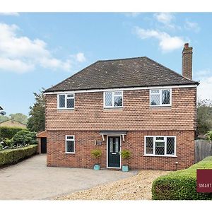 Ash - Four Bedroom Detached House With Parking And Large Garden Exterior photo