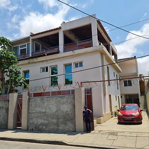 Lovely Guest House In Luanda Exterior photo