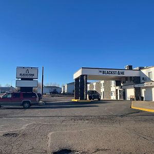 Blackstone Hotel Mandan Exterior photo