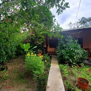 Casa Vero Cahuita, A 100 M. Del Parque Nacional Villa Exterior photo