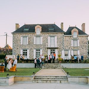 Domaine Les Jardins Darsene Bed & Breakfast Tinténiac Exterior photo