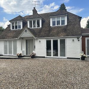 Beautiful 1-Bed Studio In Bourne End Apartment Exterior photo