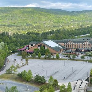 Six Flags Great Escape Lodge & Indoor Waterpark Queensbury Exterior photo