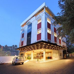 National Park Residency Hotel Ettumanoor Exterior photo