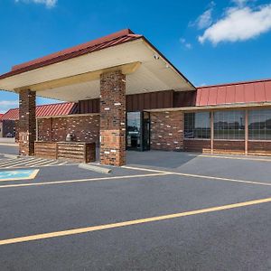 Rodeway Inn McPherson Exterior photo