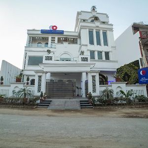 Oyo Flagship 63319 Hotel Corinthian Rudrapur Exterior photo
