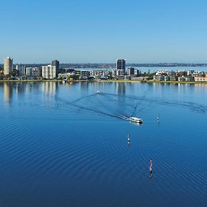 Doubletree By Hilton Perth Waterfront Hotel Exterior photo