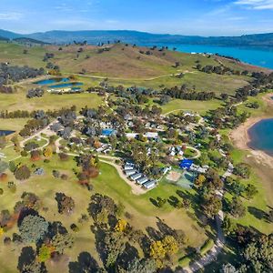 Lake Hume Holiday Park Hotel Exterior photo