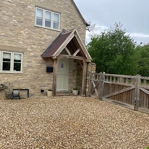 Field End House Bed & Breakfast Cirencester Exterior photo