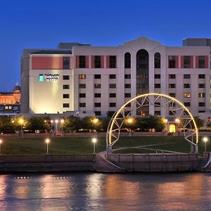 Embassy Suites Des Moines Downtown Exterior photo