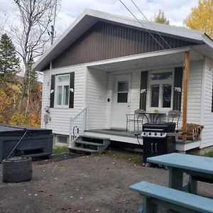 Les Refuges Des Monts Villa Saint-Tite-des-Caps Exterior photo