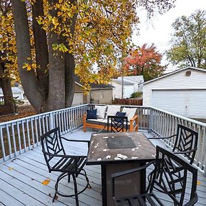 Fenced Backyard, Deck, Pet-Friendly Home Springfield Exterior photo