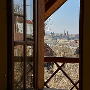 Tisnyi 7 Guest House Kamianets-Podilskyi Exterior photo