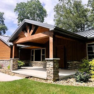 Sojourner'S Lodge & Log Cabin Suites Dundee Exterior photo