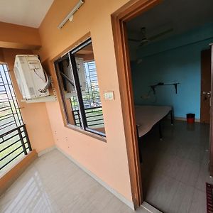 Rr Guest Apartment Kolkata Exterior photo