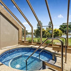 Lakeside Country Club Aparthotel Numurkah Exterior photo