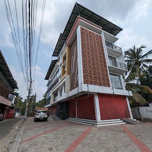 Lavanya Enclave Apartment Vaikom Exterior photo