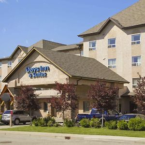 Days Inn & Suites By Wyndham West Edmonton Exterior photo