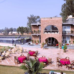 Ayaansh Resort- Westin Sohna Complex Exterior photo