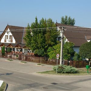 Koller Panzio Hotel Bonyhád Exterior photo