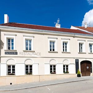 Hotel Desatero Mikulov Exterior photo