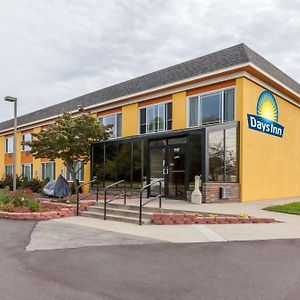 Days Inn By Wyndham Holland Exterior photo