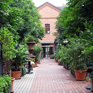 Hotel Fabrik Voesendorf Exterior photo