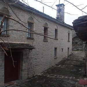 Guesthouse Ioannidis Papingo Exterior photo